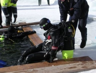 Immersione sotto i ghiacci